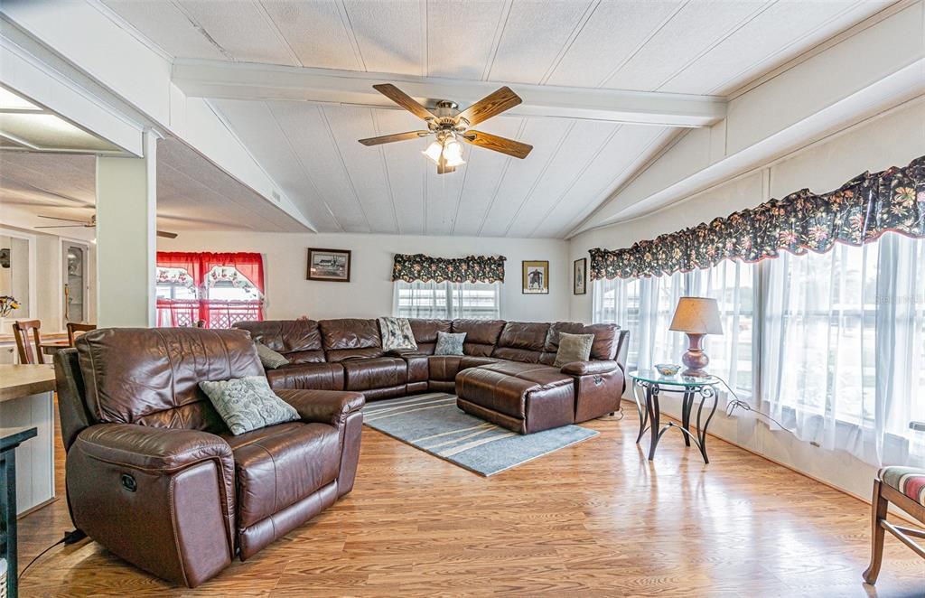 En Venta: $175,000 (2 camas, 2 baños, 1248 Pies cuadrados)