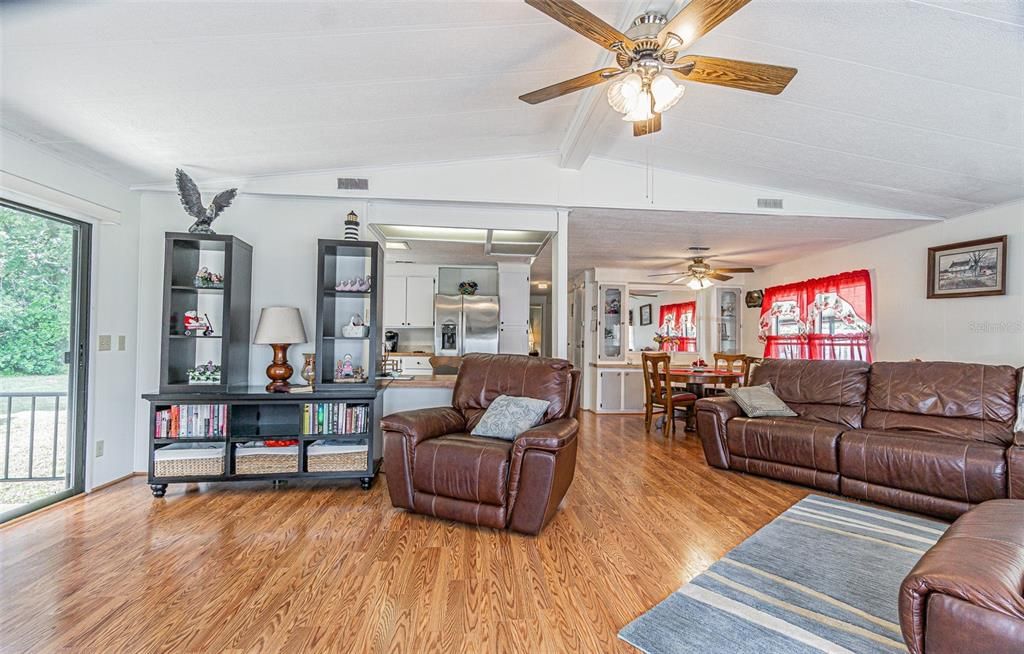 En Venta: $175,000 (2 camas, 2 baños, 1248 Pies cuadrados)