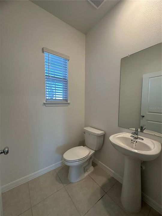 For Rent: $2,400 (3 beds, 2 baths, 1851 Square Feet)