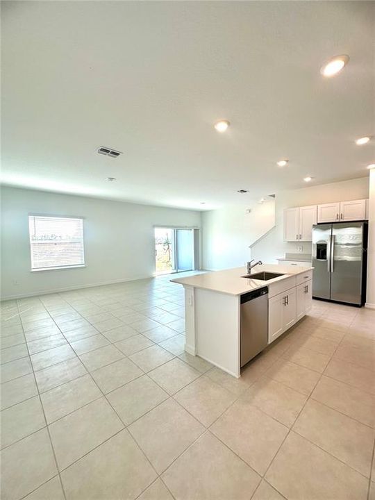 For Rent: $2,400 (3 beds, 2 baths, 1851 Square Feet)