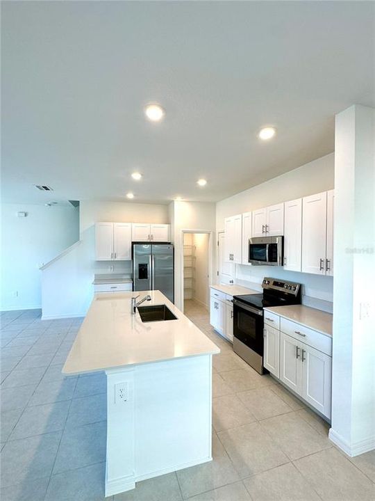 For Rent: $2,400 (3 beds, 2 baths, 1851 Square Feet)