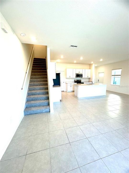 For Rent: $2,400 (3 beds, 2 baths, 1851 Square Feet)