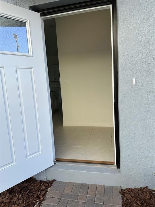 For Rent: $2,400 (3 beds, 2 baths, 1851 Square Feet)