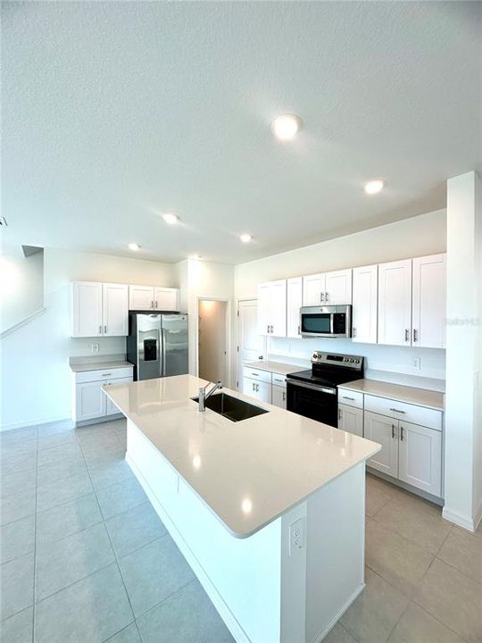 For Rent: $2,400 (3 beds, 2 baths, 1851 Square Feet)