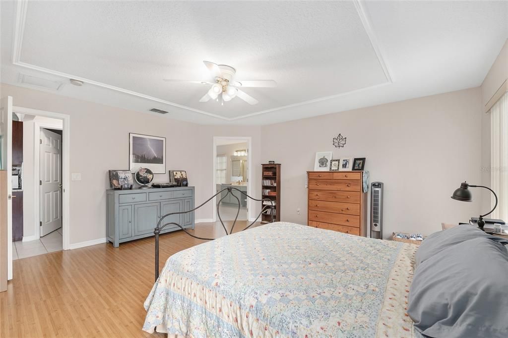 Active With Contract: $377,000 (3 beds, 2 baths, 1929 Square Feet)