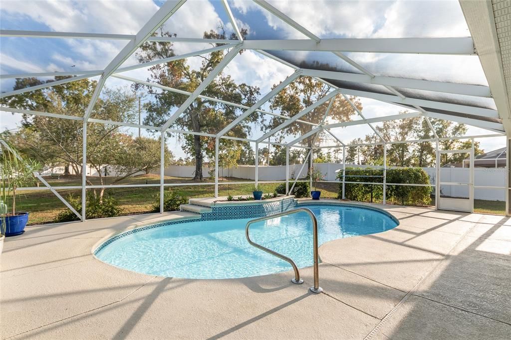 Active With Contract: $377,000 (3 beds, 2 baths, 1929 Square Feet)