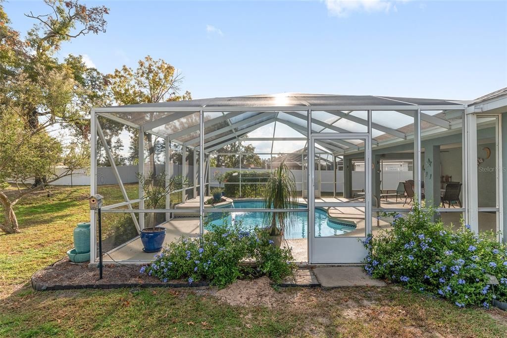 Active With Contract: $377,000 (3 beds, 2 baths, 1929 Square Feet)