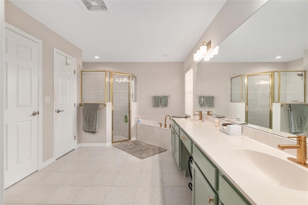 Active With Contract: $377,000 (3 beds, 2 baths, 1929 Square Feet)