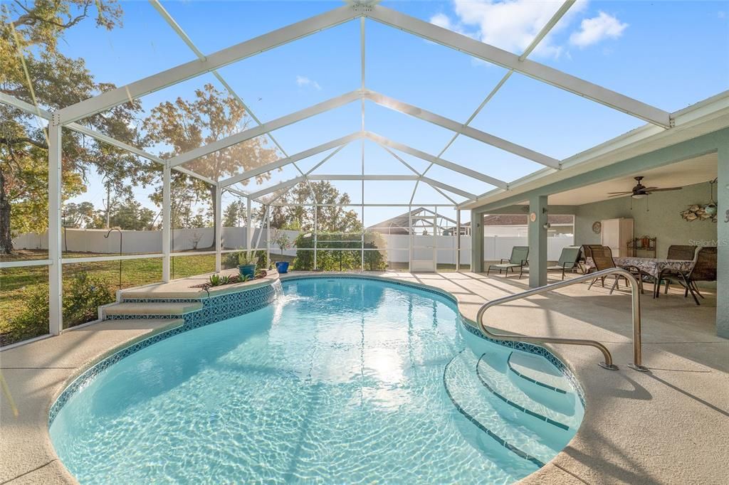 Active With Contract: $377,000 (3 beds, 2 baths, 1929 Square Feet)