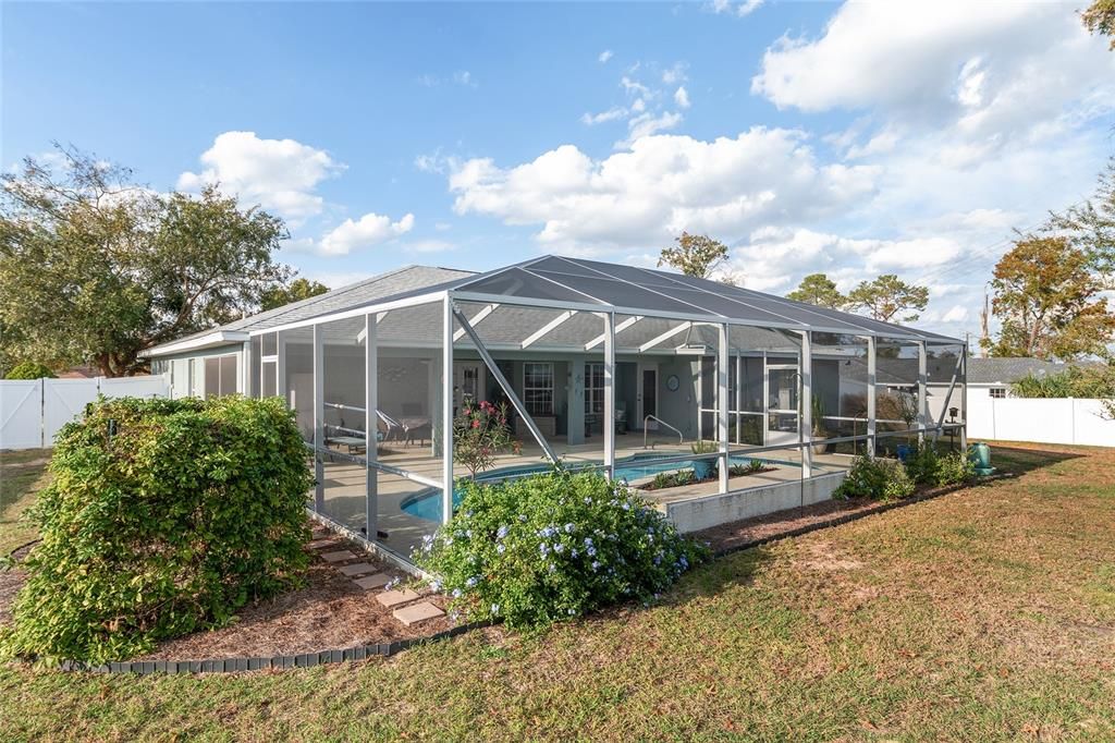 Active With Contract: $377,000 (3 beds, 2 baths, 1929 Square Feet)