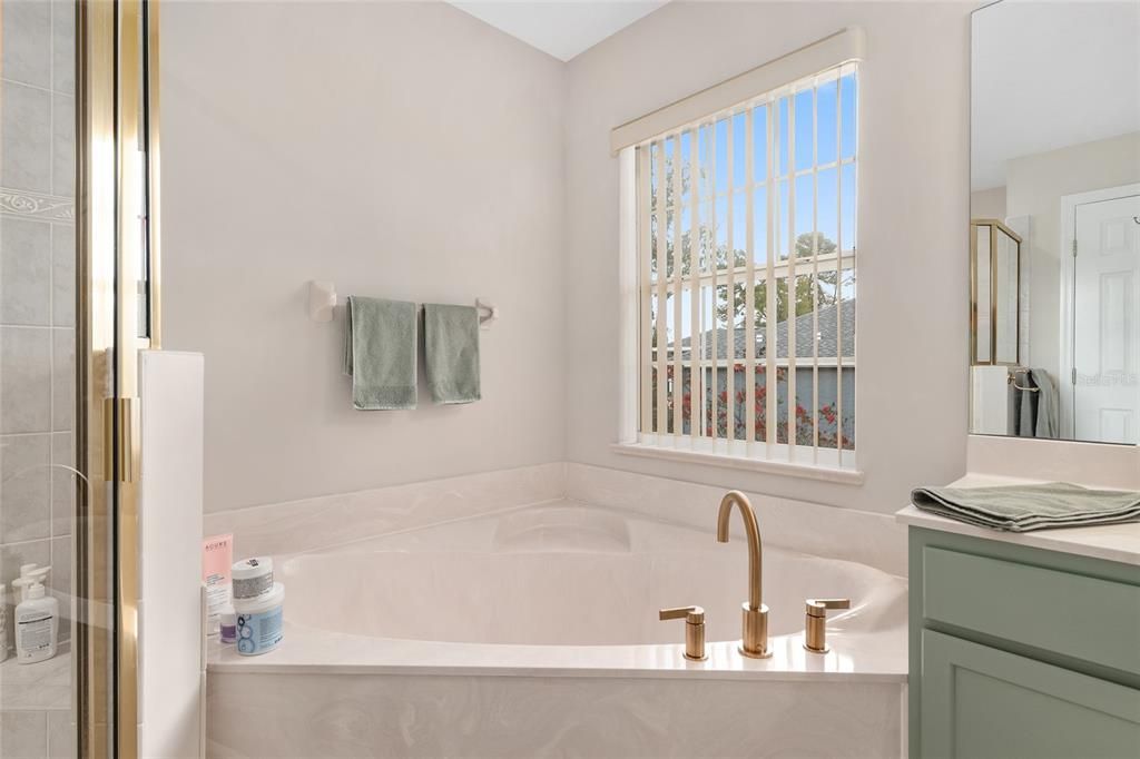 Active With Contract: $377,000 (3 beds, 2 baths, 1929 Square Feet)