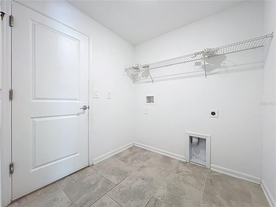 出租: $2,495 (4 贝兹, 2 浴室, 1940 平方英尺)