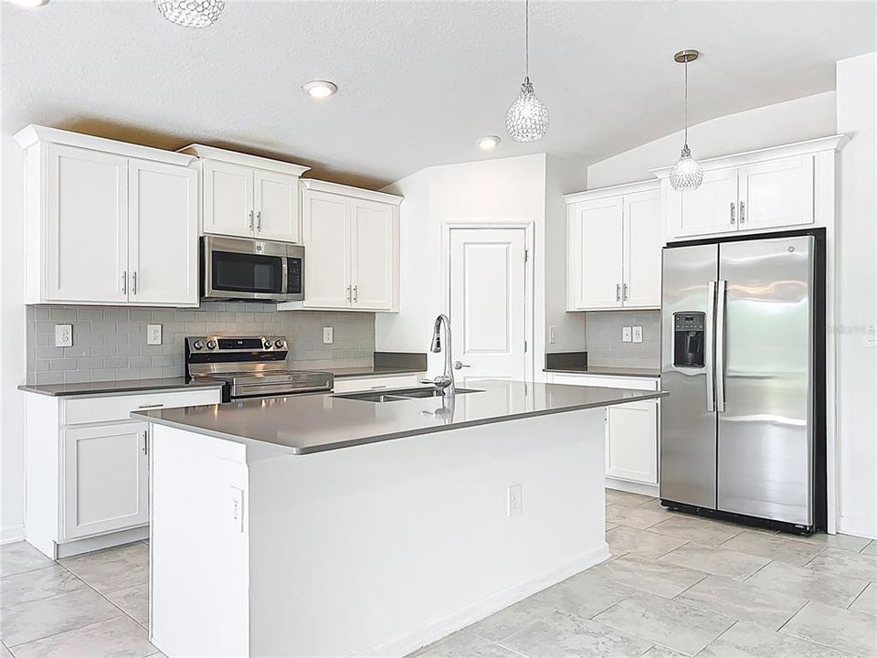 出租: $2,495 (4 贝兹, 2 浴室, 1940 平方英尺)