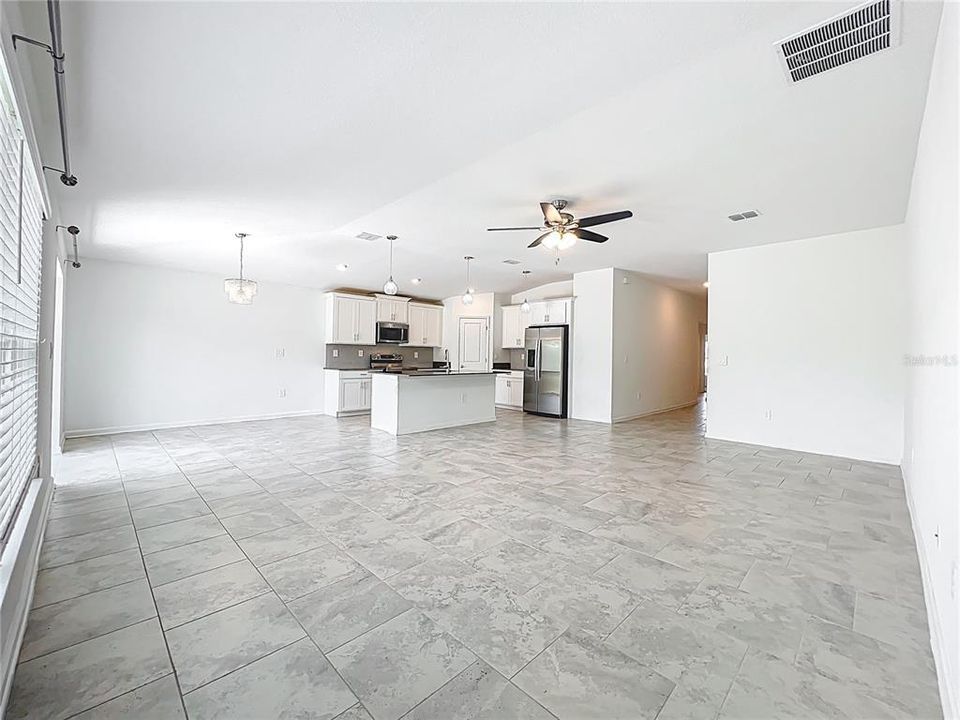 出租: $2,495 (4 贝兹, 2 浴室, 1940 平方英尺)