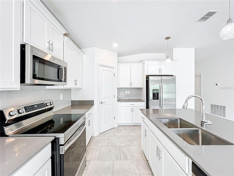 出租: $2,495 (4 贝兹, 2 浴室, 1940 平方英尺)