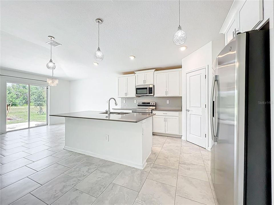 出租: $2,495 (4 贝兹, 2 浴室, 1940 平方英尺)