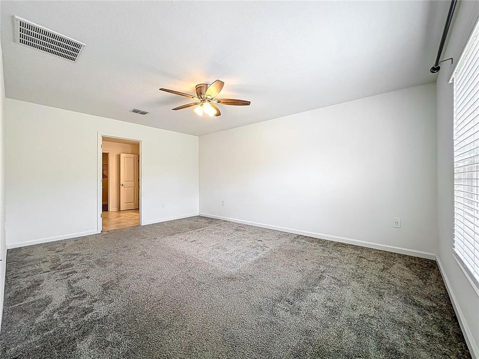 出租: $2,495 (4 贝兹, 2 浴室, 1940 平方英尺)