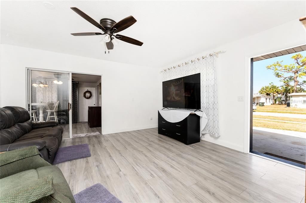 待售: $199,000 (3 贝兹, 2 浴室, 1333 平方英尺)