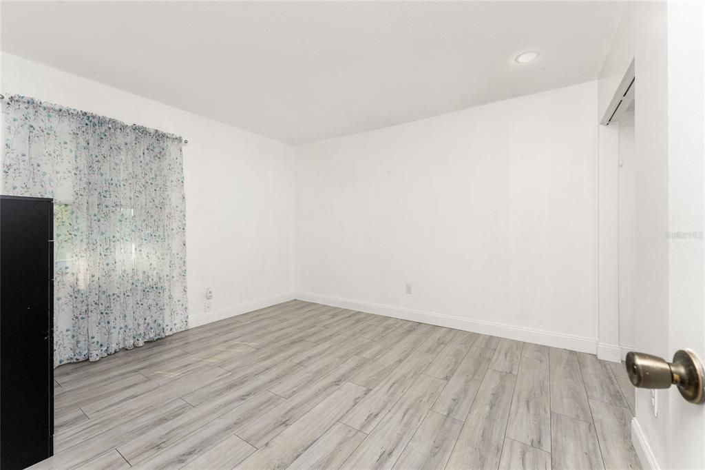 待售: $199,000 (3 贝兹, 2 浴室, 1333 平方英尺)