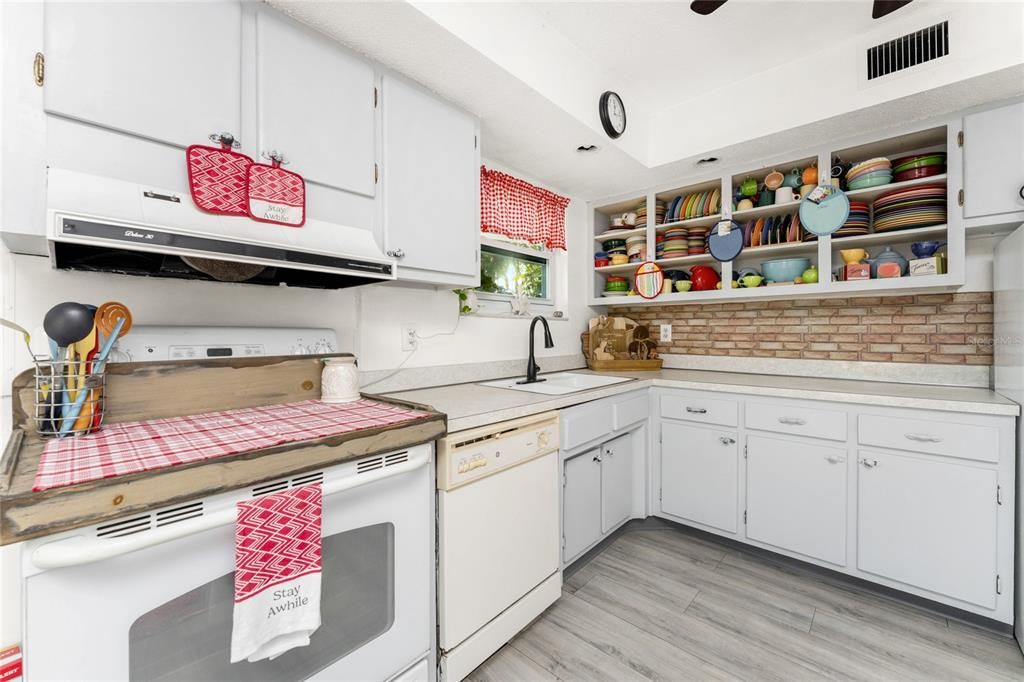 待售: $199,000 (3 贝兹, 2 浴室, 1333 平方英尺)