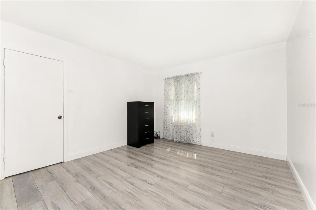 待售: $199,000 (3 贝兹, 2 浴室, 1333 平方英尺)