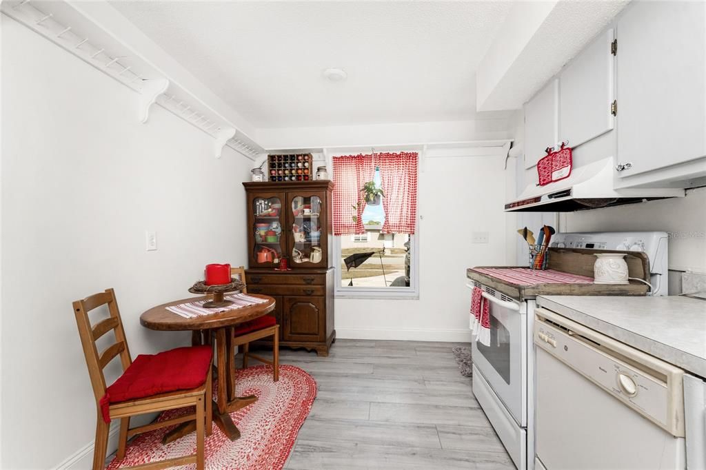 待售: $199,000 (3 贝兹, 2 浴室, 1333 平方英尺)