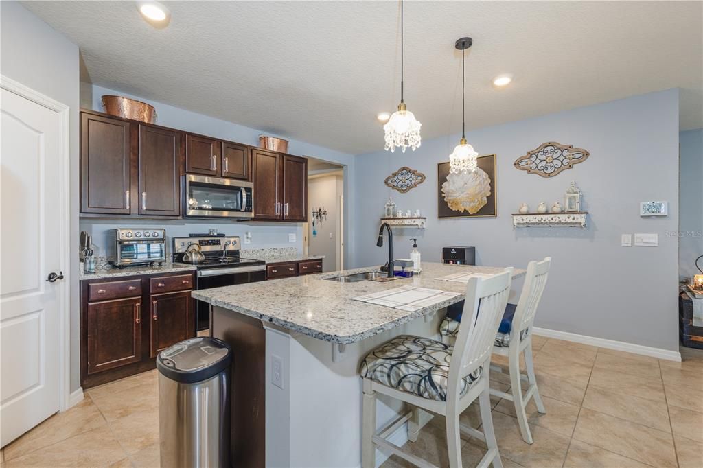 For Sale: $369,000 (4 beds, 2 baths, 1867 Square Feet)