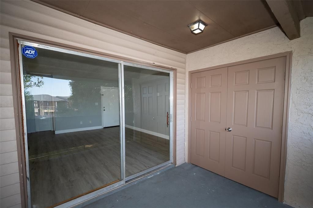 For Sale: $109,000 (1 beds, 1 baths, 670 Square Feet)