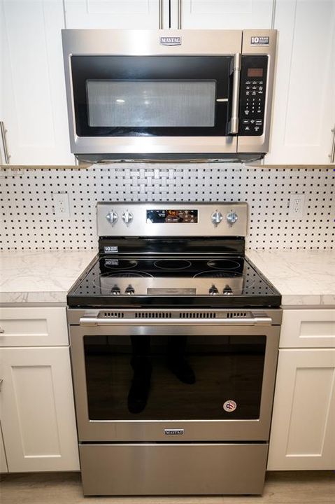 For Sale: $109,000 (1 beds, 1 baths, 670 Square Feet)