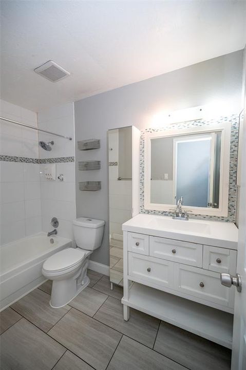 For Sale: $109,000 (1 beds, 1 baths, 670 Square Feet)