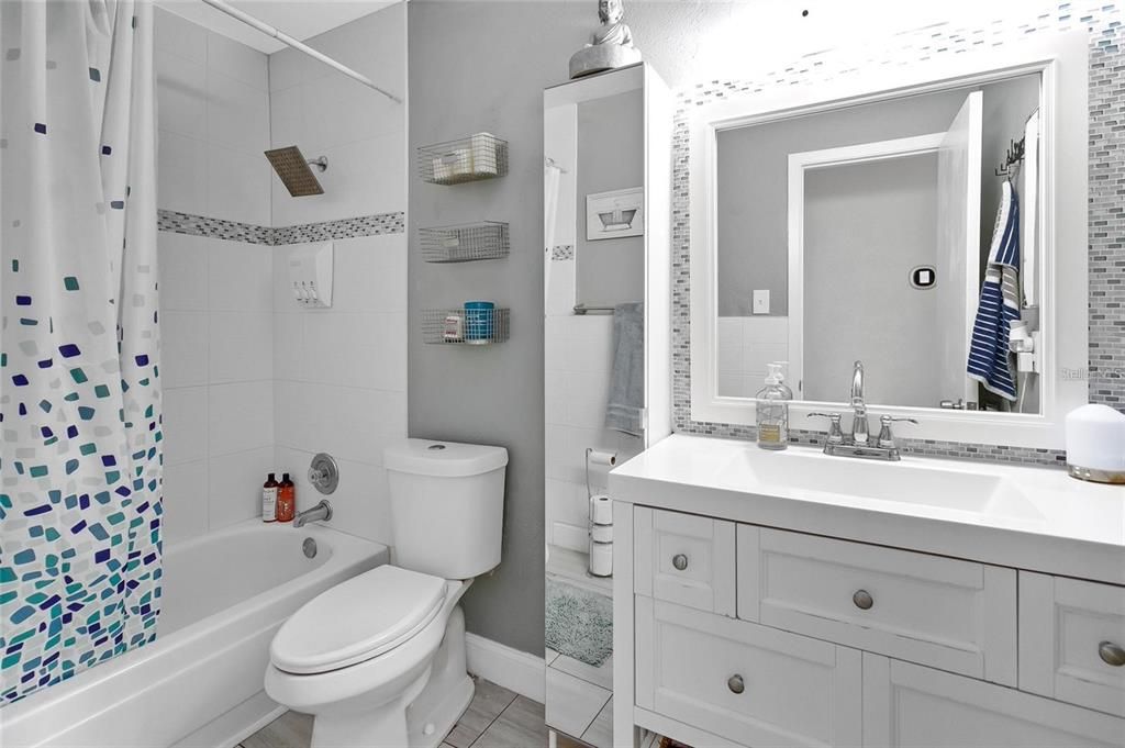 For Sale: $109,000 (1 beds, 1 baths, 670 Square Feet)