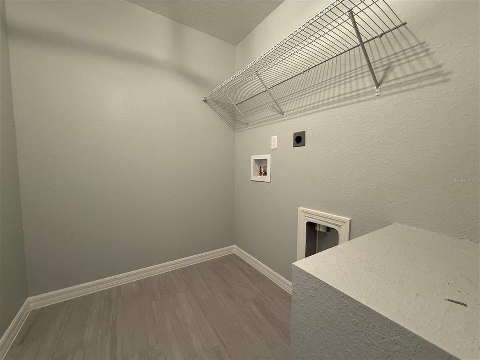 Active With Contract: $239,900 (3 beds, 2 baths, 1380 Square Feet)