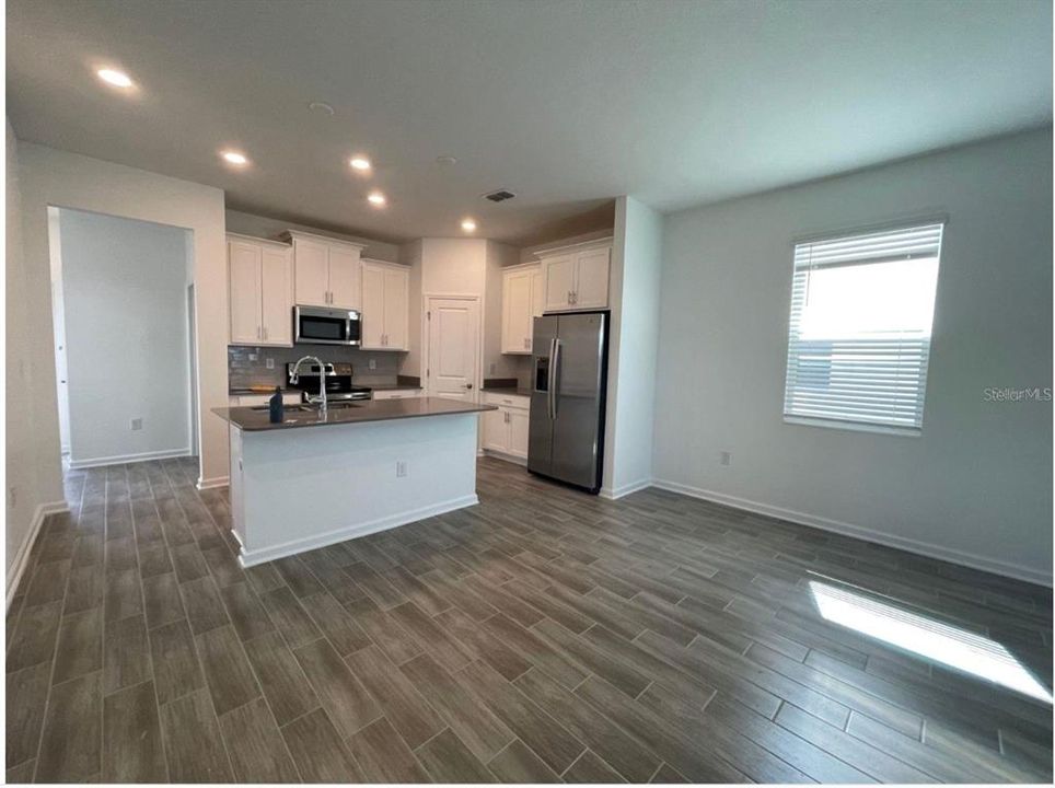 For Rent: $2,900 (4 beds, 3 baths, 2044 Square Feet)