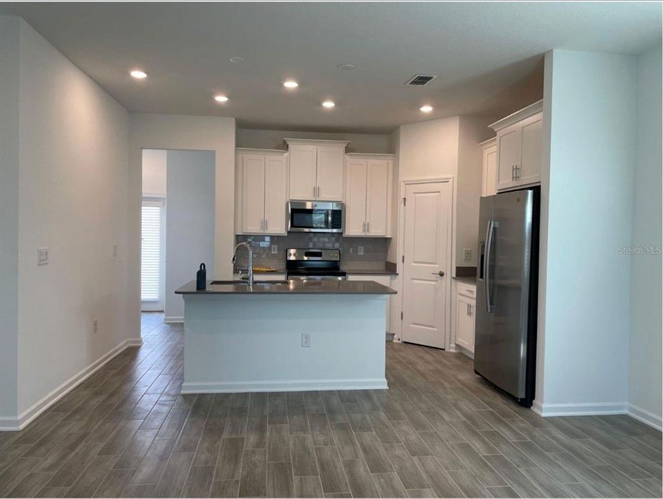 For Rent: $2,900 (4 beds, 3 baths, 2044 Square Feet)