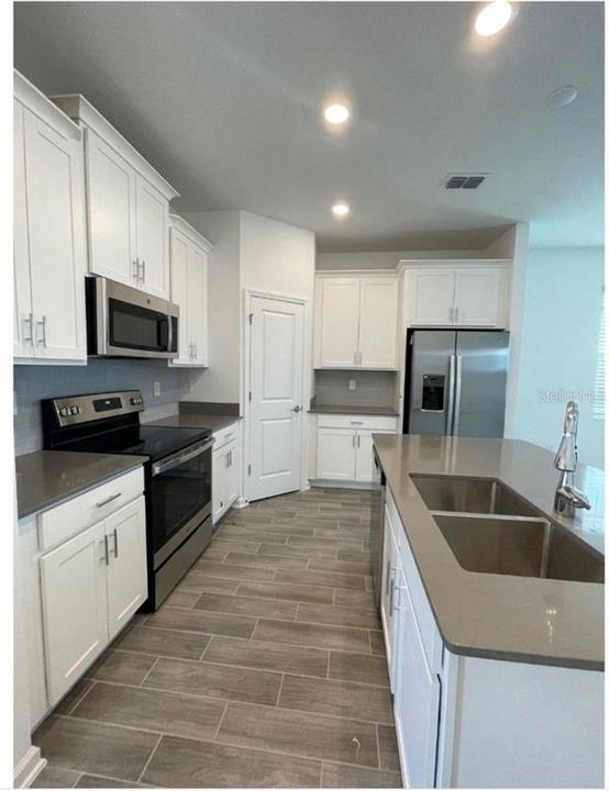 For Rent: $2,900 (4 beds, 3 baths, 2044 Square Feet)