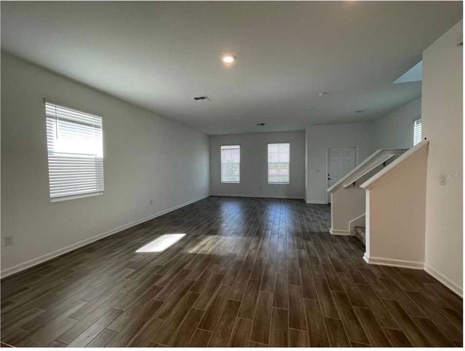 For Rent: $2,900 (4 beds, 3 baths, 2044 Square Feet)