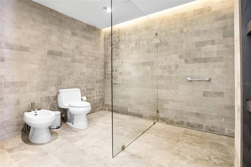 En Renta: $8,500 (3 camas, 2 baños, 2101 Pies cuadrados)