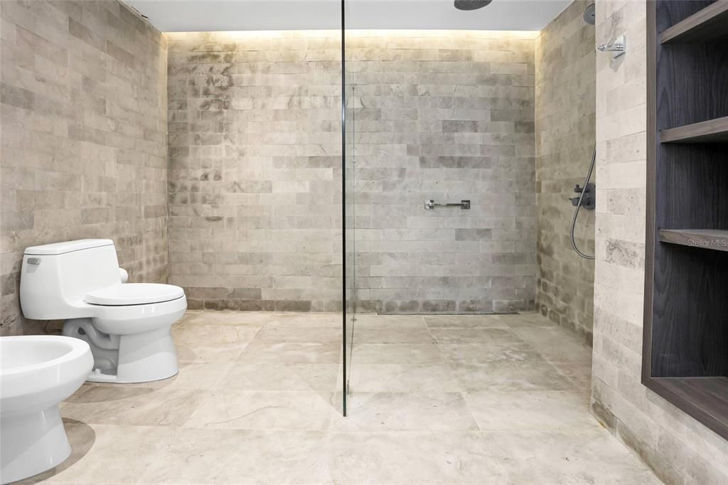 En Renta: $8,500 (3 camas, 2 baños, 2101 Pies cuadrados)