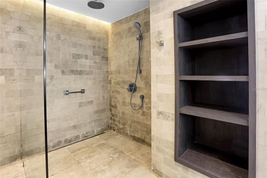 En Renta: $8,500 (3 camas, 2 baños, 2101 Pies cuadrados)