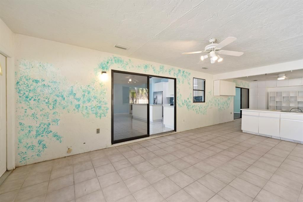 For Sale: $424,900 (2 beds, 2 baths, 2423 Square Feet)