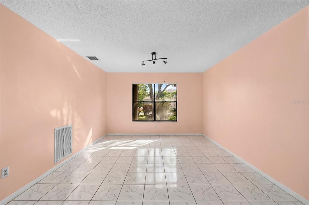 For Sale: $424,900 (2 beds, 2 baths, 2423 Square Feet)