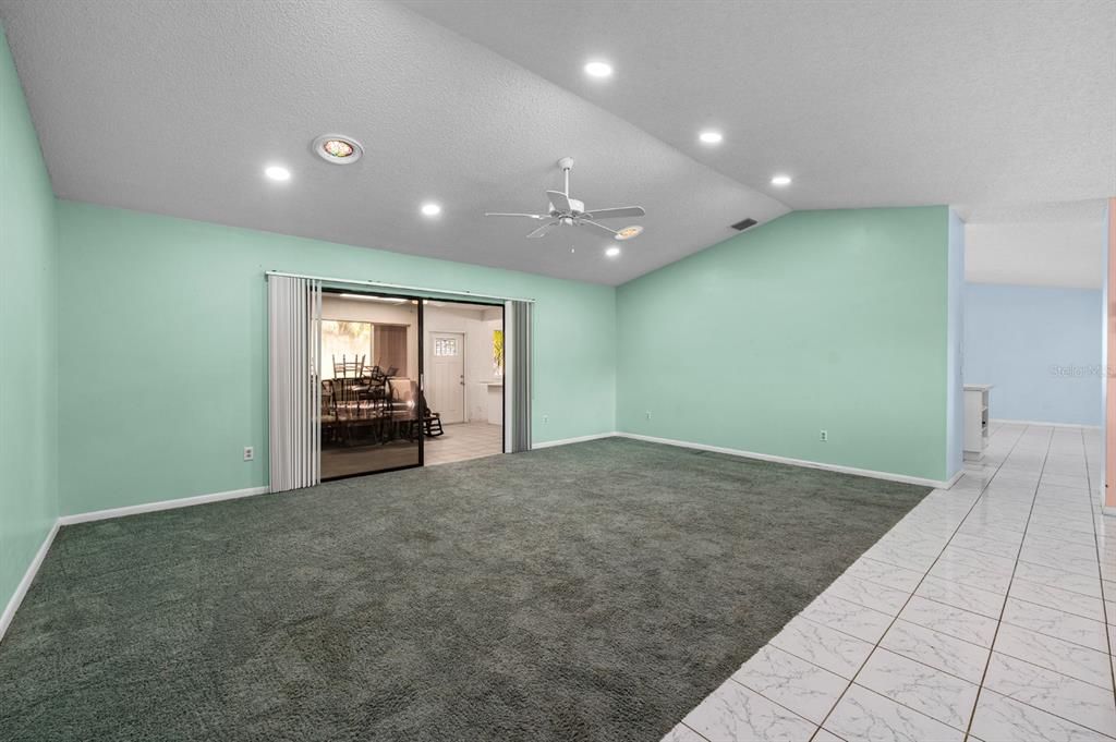 For Sale: $424,900 (2 beds, 2 baths, 2423 Square Feet)