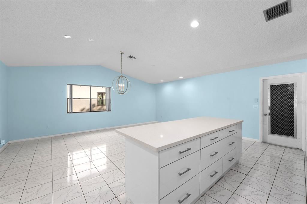 For Sale: $424,900 (2 beds, 2 baths, 2423 Square Feet)