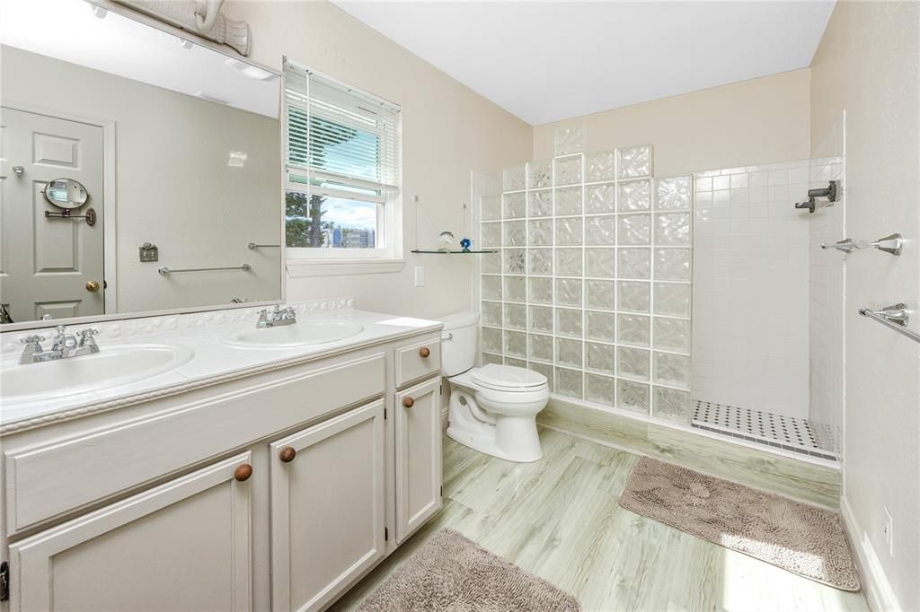 For Sale: $795,000 (3 beds, 2 baths, 1680 Square Feet)