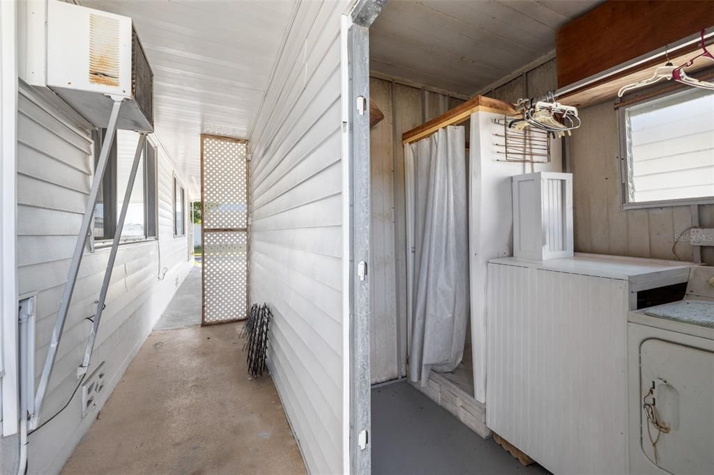 For Sale: $63,000 (2 beds, 2 baths, 550 Square Feet)