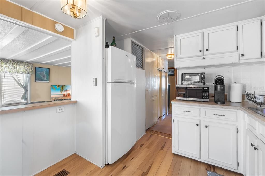 For Sale: $63,000 (2 beds, 2 baths, 550 Square Feet)