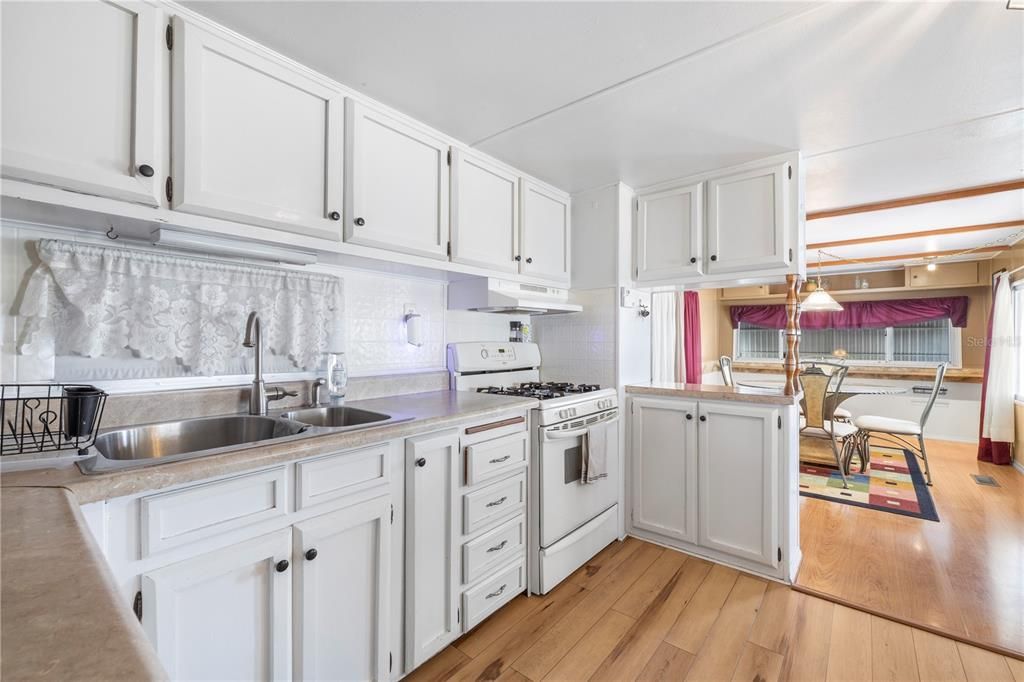 For Sale: $63,000 (2 beds, 2 baths, 550 Square Feet)