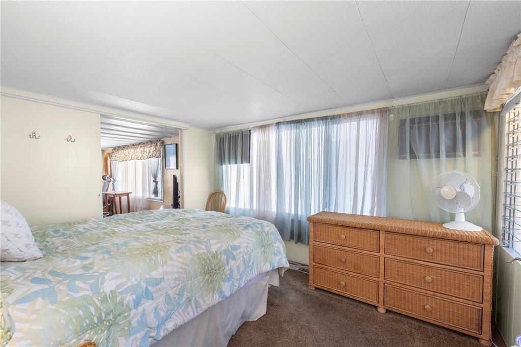 For Sale: $63,000 (2 beds, 2 baths, 550 Square Feet)