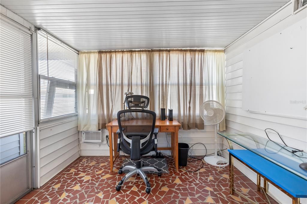 For Sale: $63,000 (2 beds, 2 baths, 550 Square Feet)