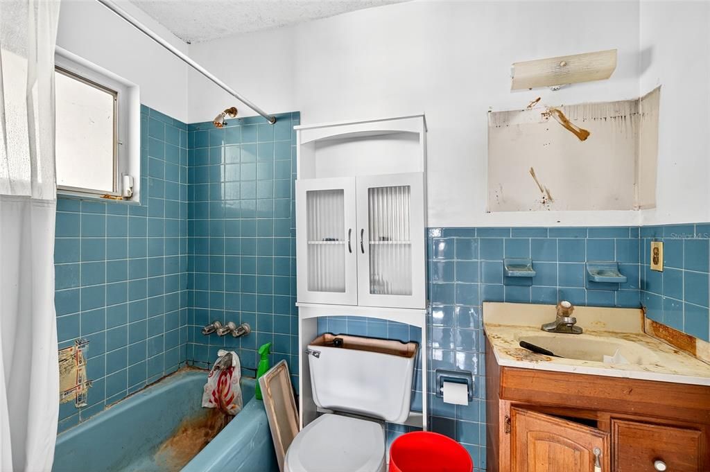 合同活跃: $175,000 (3 贝兹, 2 浴室, 1144 平方英尺)